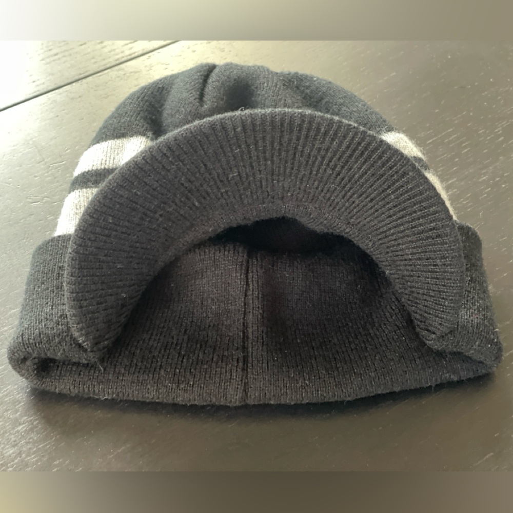 Disney Fleece Beanie Hat β Unisex Vintage βDβ Beanie - Picture 4 of 13